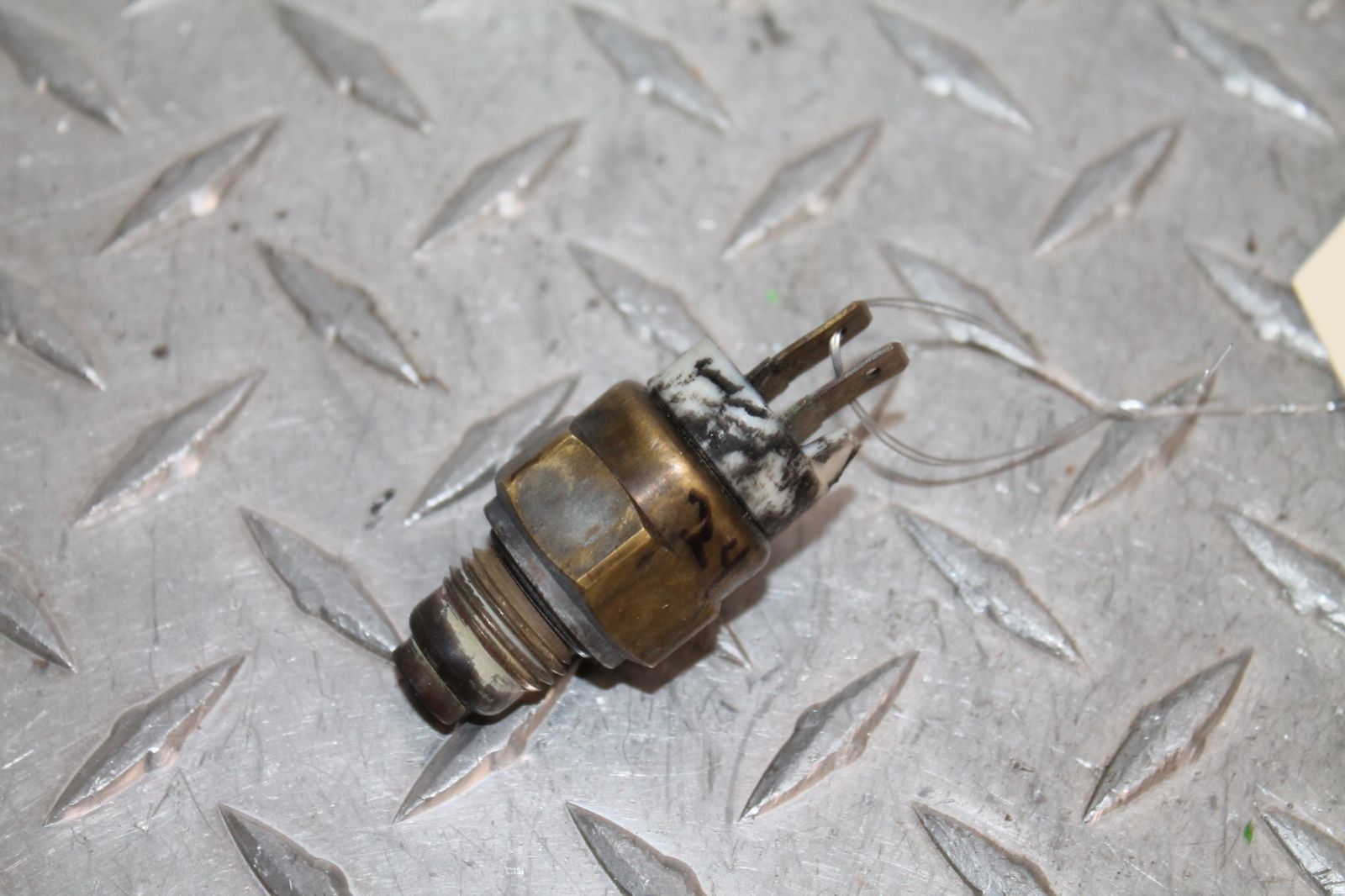 1998 KAWASAKI NINJA ZX600-G1 ZX6R THERMOSTAT SWITCH WATER TEMP