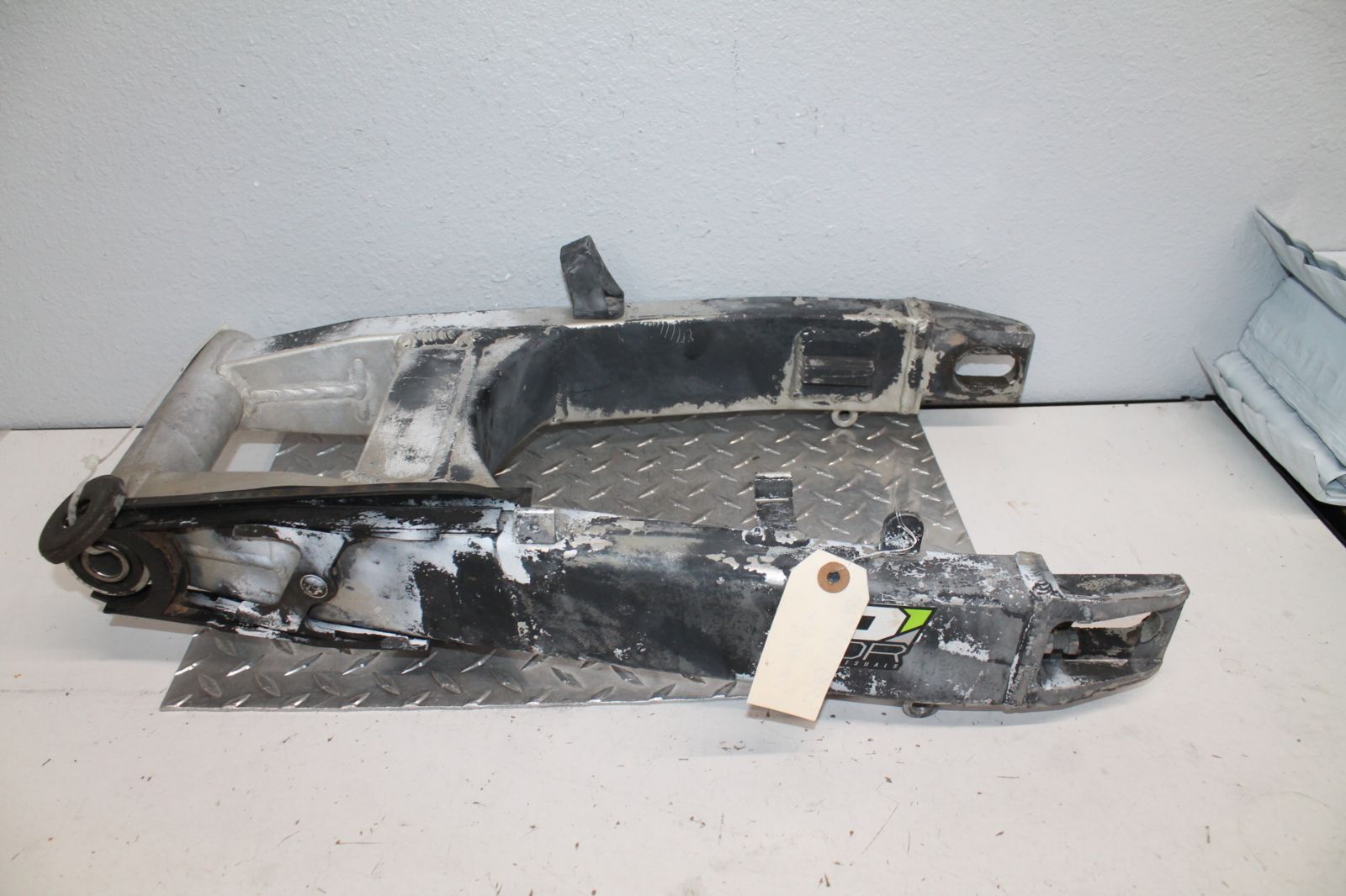 1998 KAWASAKI NINJA ZX600-G1 ZX6R SWINGARM SWING ARM 33001-1548-TX