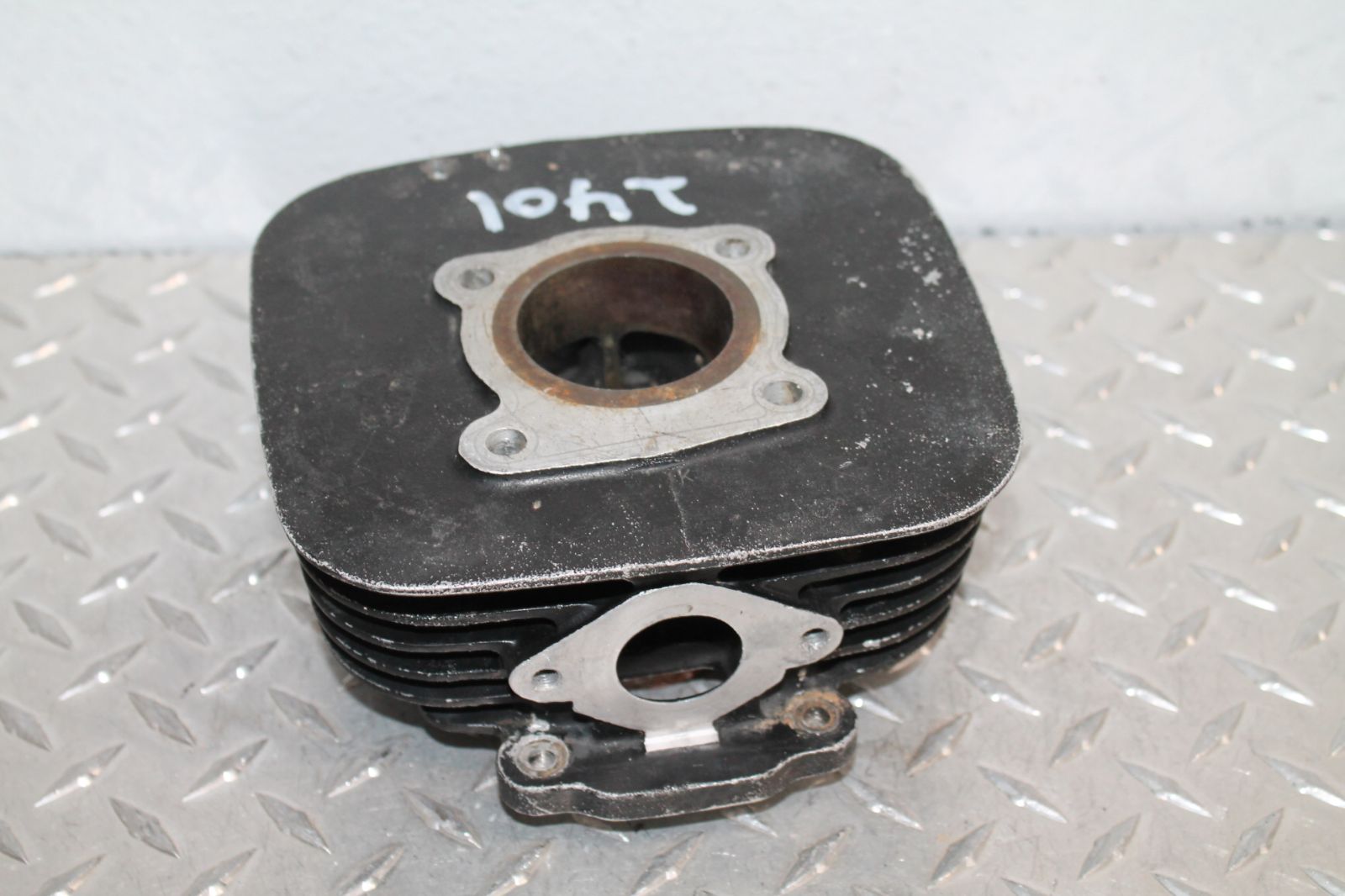1981 SUZUKI RM80 11210-20302 ENGINE MOTOR CYLINDER BARREL