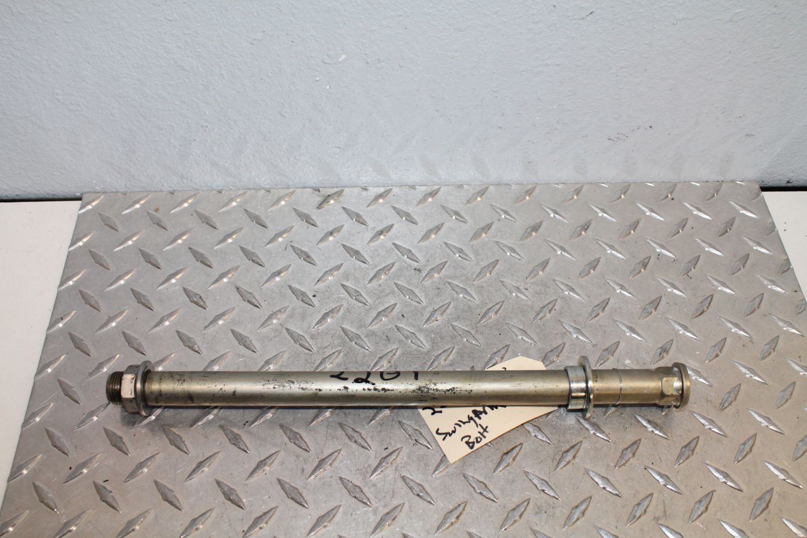 2011 KAWASAKI NINJA ZX6R SWINGARM SWING ARM PIVOT SHAFT BOLT 33032