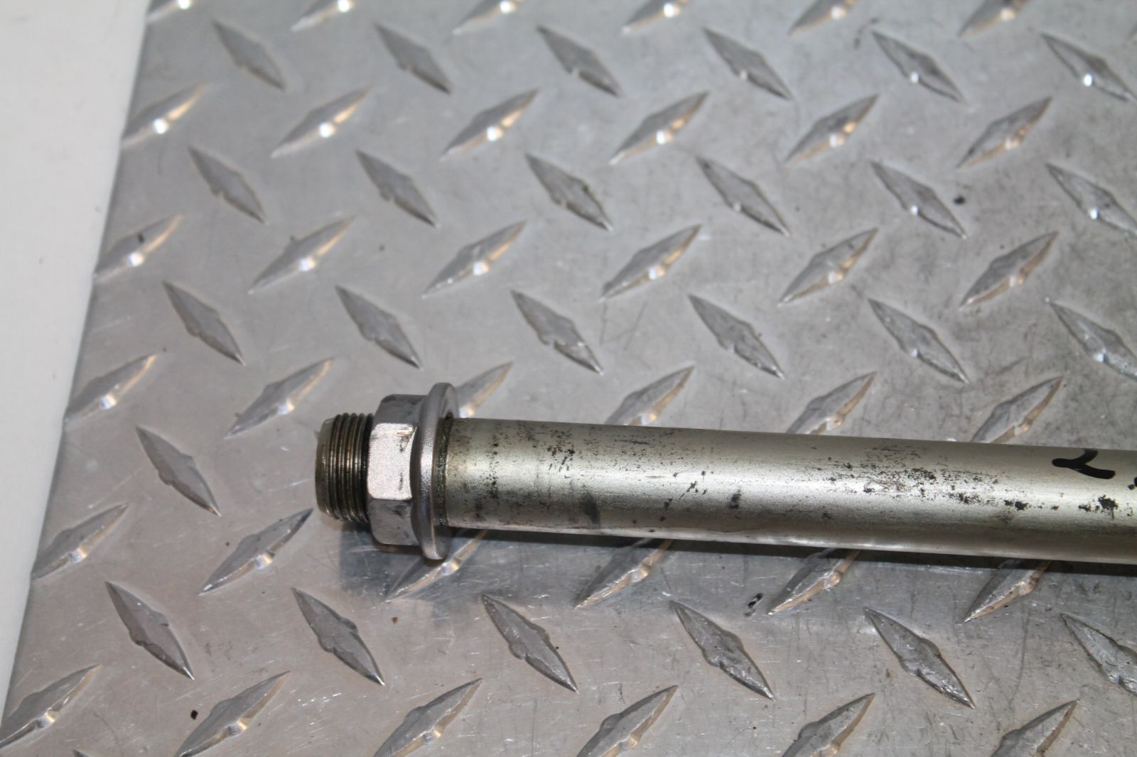 2011 KAWASAKI NINJA ZX6R SWINGARM SWING ARM PIVOT SHAFT BOLT 33032