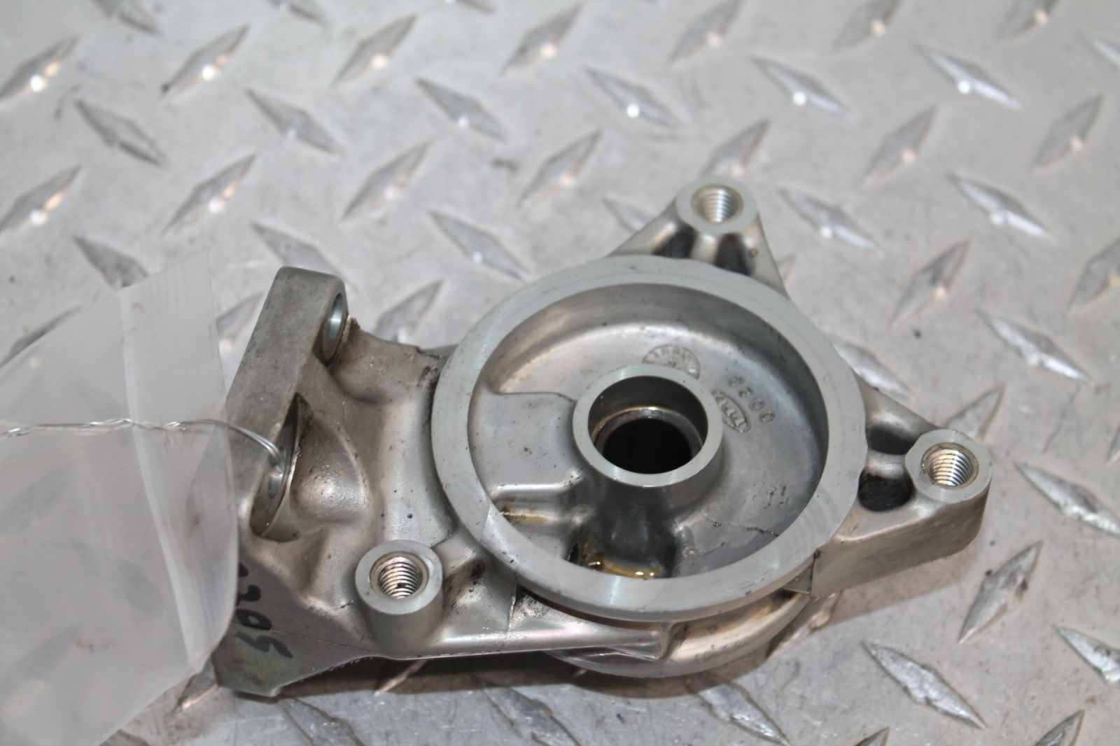 2007 KAWASAKI NINJA ZX-10R ZX1000D OIL FILTER CASE HOUSING 32099