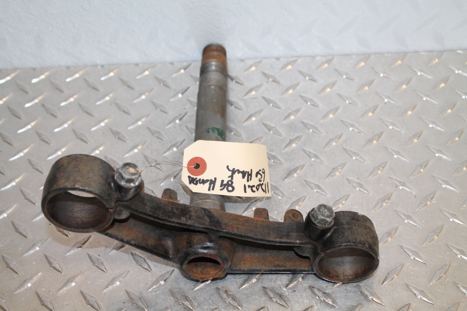 1989 HONDA HAWK GT 650 LOWER STEERING STEM TRIPLE TREE 53200-MN8