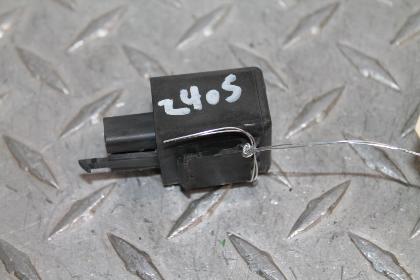 siku6714と2887 Amazon.com: A-Premium Crankshaft Position Sensor Compatible